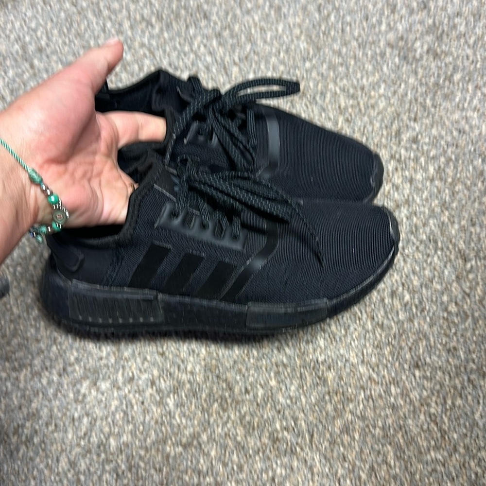 Adidas tennis shoes-